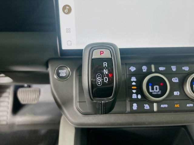 New 2026 Land Rover Defender 110 X-Dynamic SE image 18