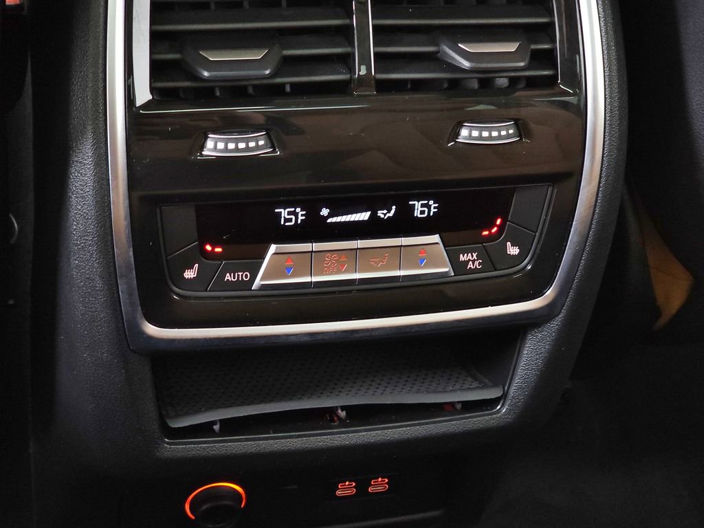 Used 2024 BMW X7 xDrive40i w/ Executive Package image 43