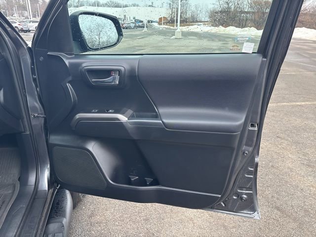 Used 2021 Toyota Tacoma TRD Off-Road image 9