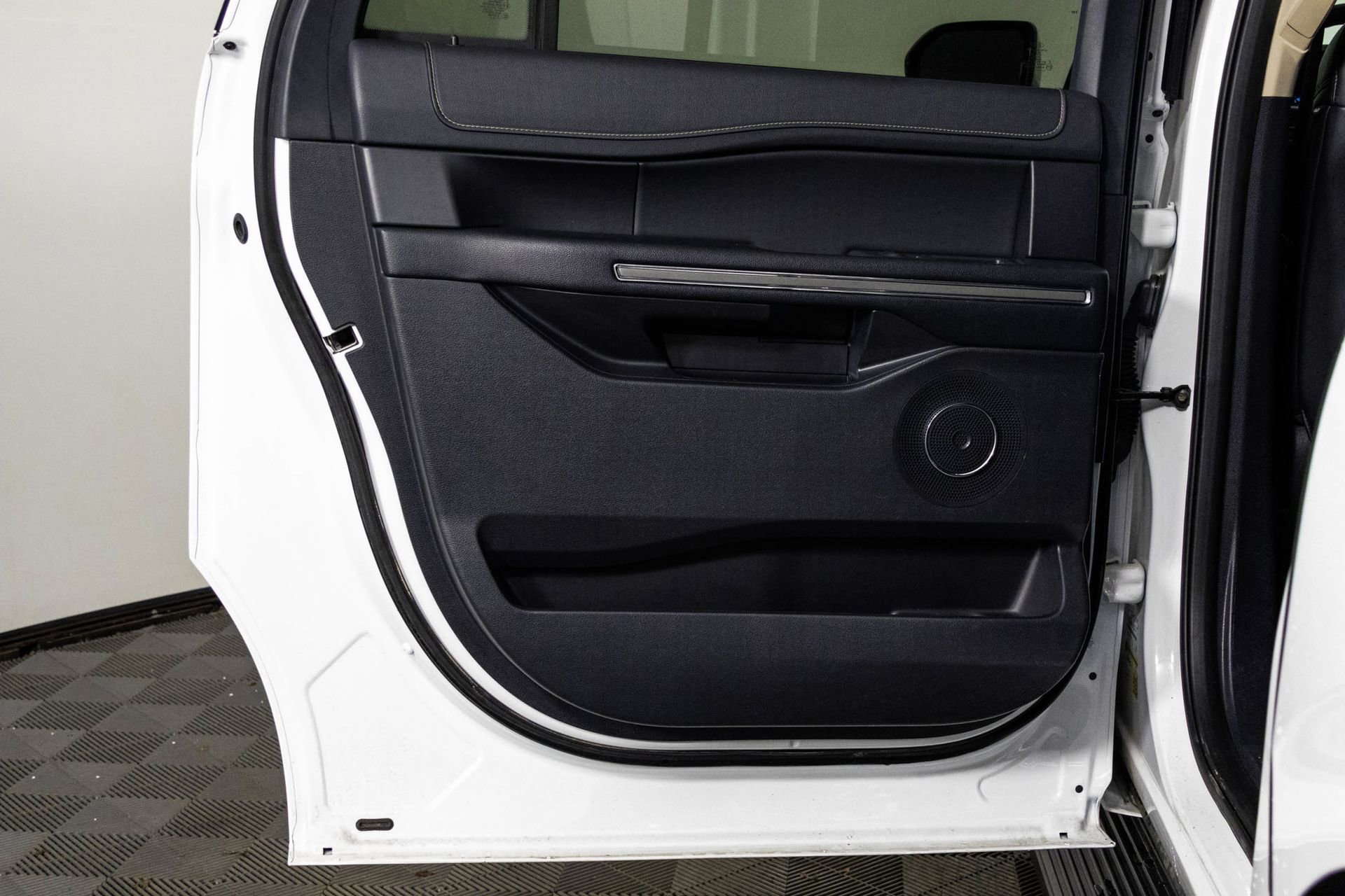 Used 2024 Ford Expedition Max XLT image 33