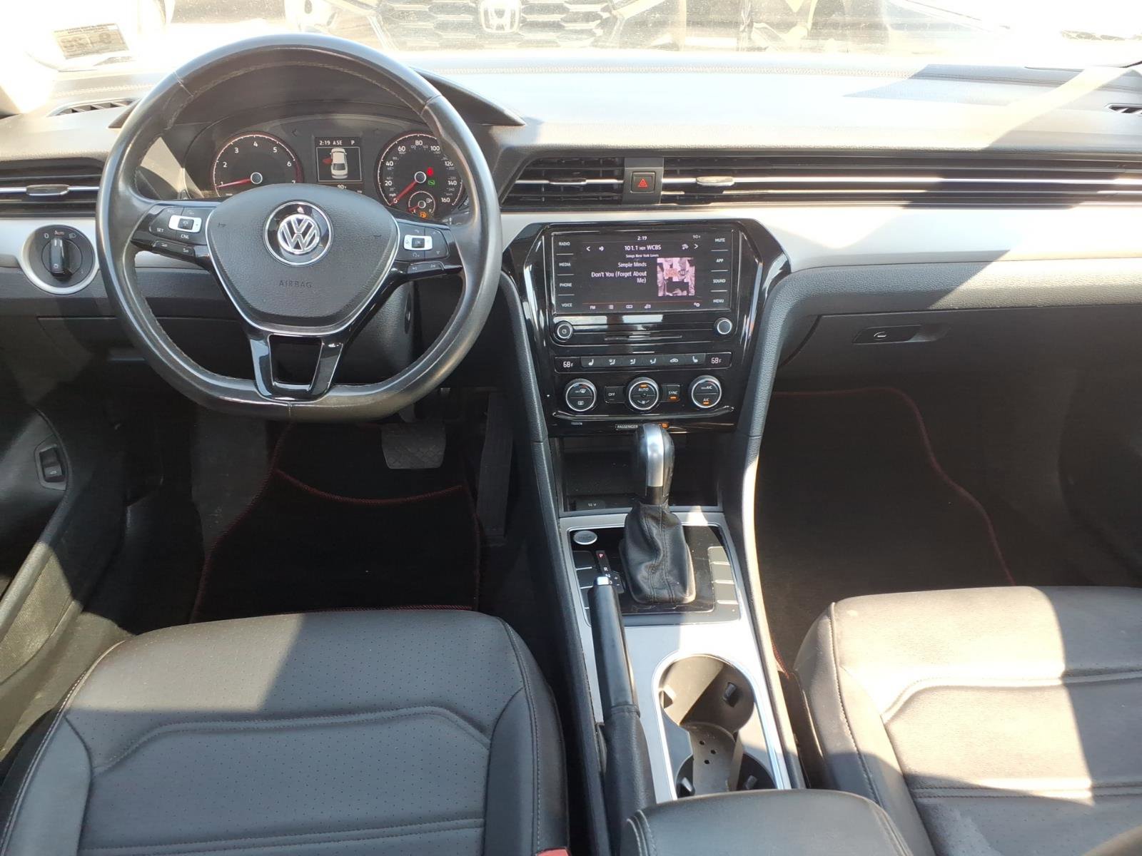 Used 2021 Volkswagen Passat 2.0T SE FWD image 9