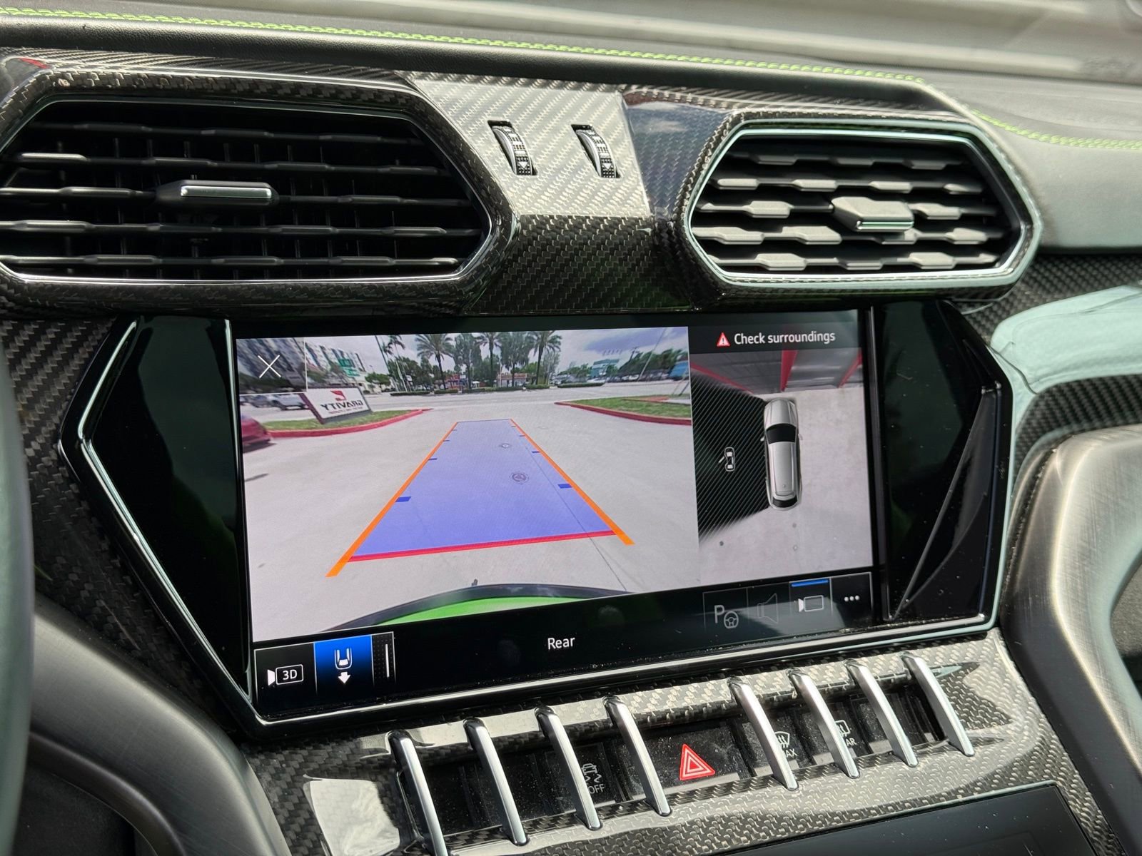 Used 2022 Lamborghini Urus image 25