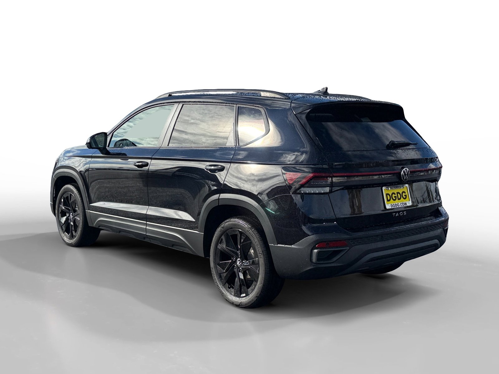 New 2026 Volkswagen Taos SE FWD image 3