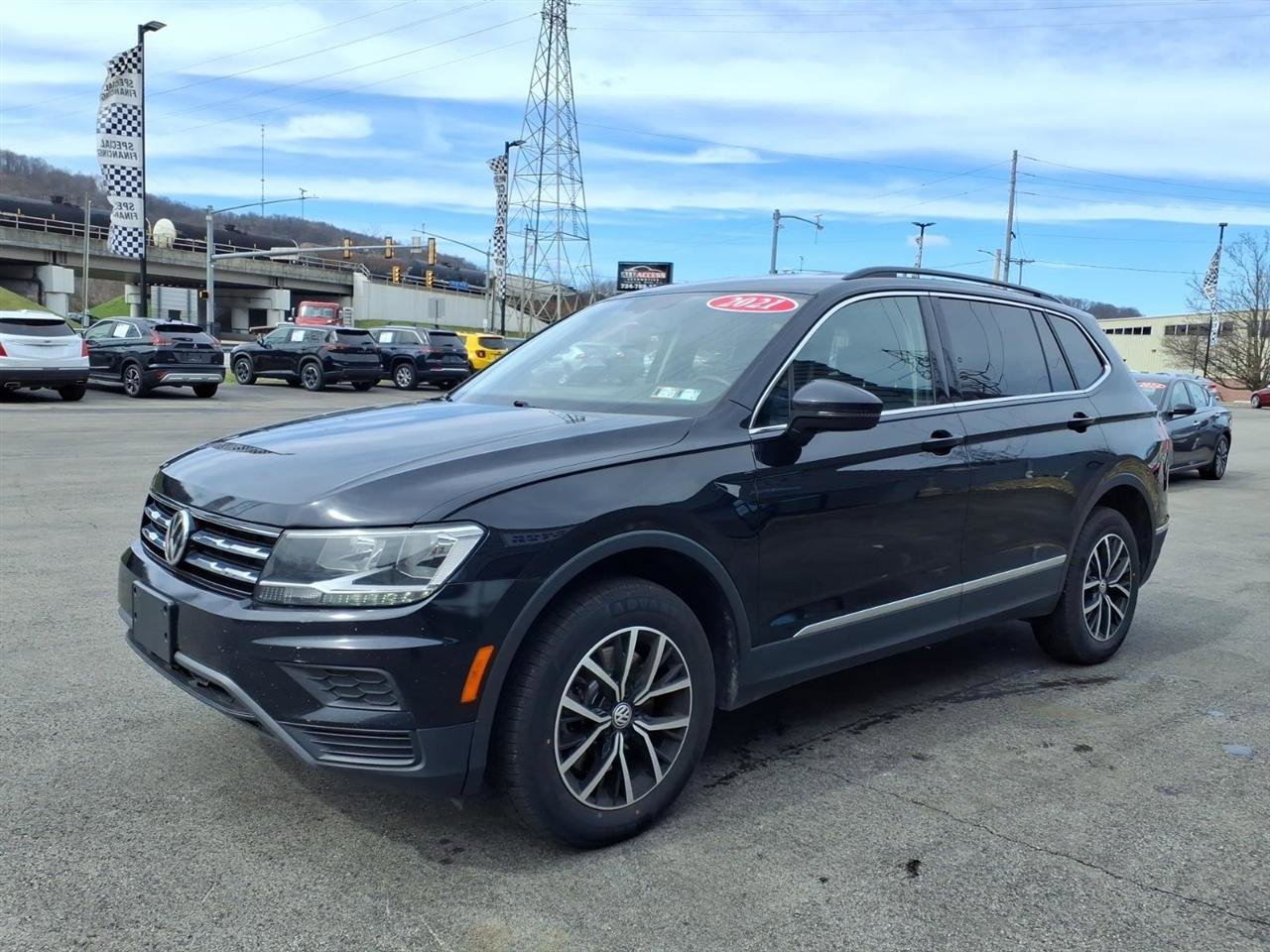 Used 2021 Volkswagen Tiguan SE AWD/4WD image 4