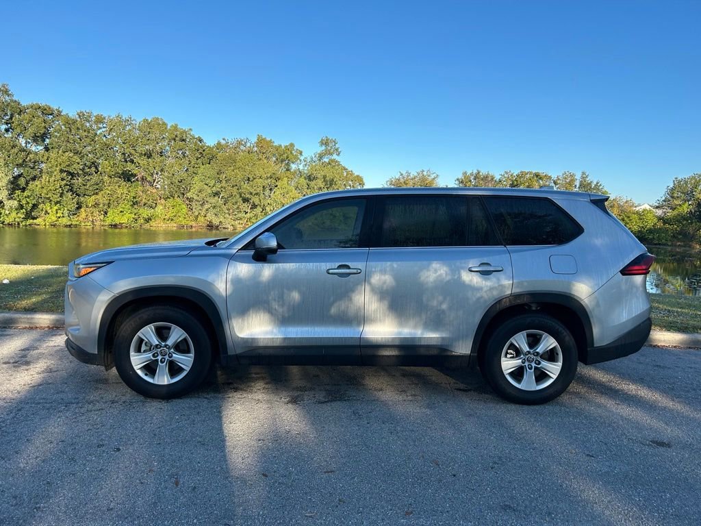 Certified 2025 Toyota Grand Highlander FWD image 2