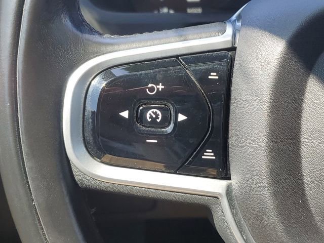 Used 2018 Volvo XC90 T5 Momentum w/ Convenience Package FWD image 15