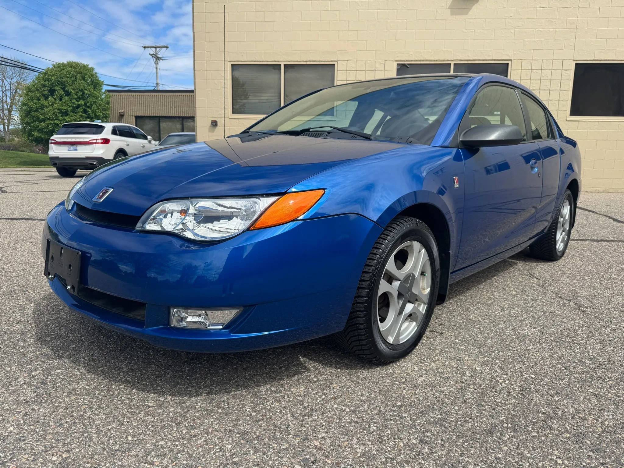 Used 2004 Saturn ION Level 3 w/ Travel Pkg FWD image 3