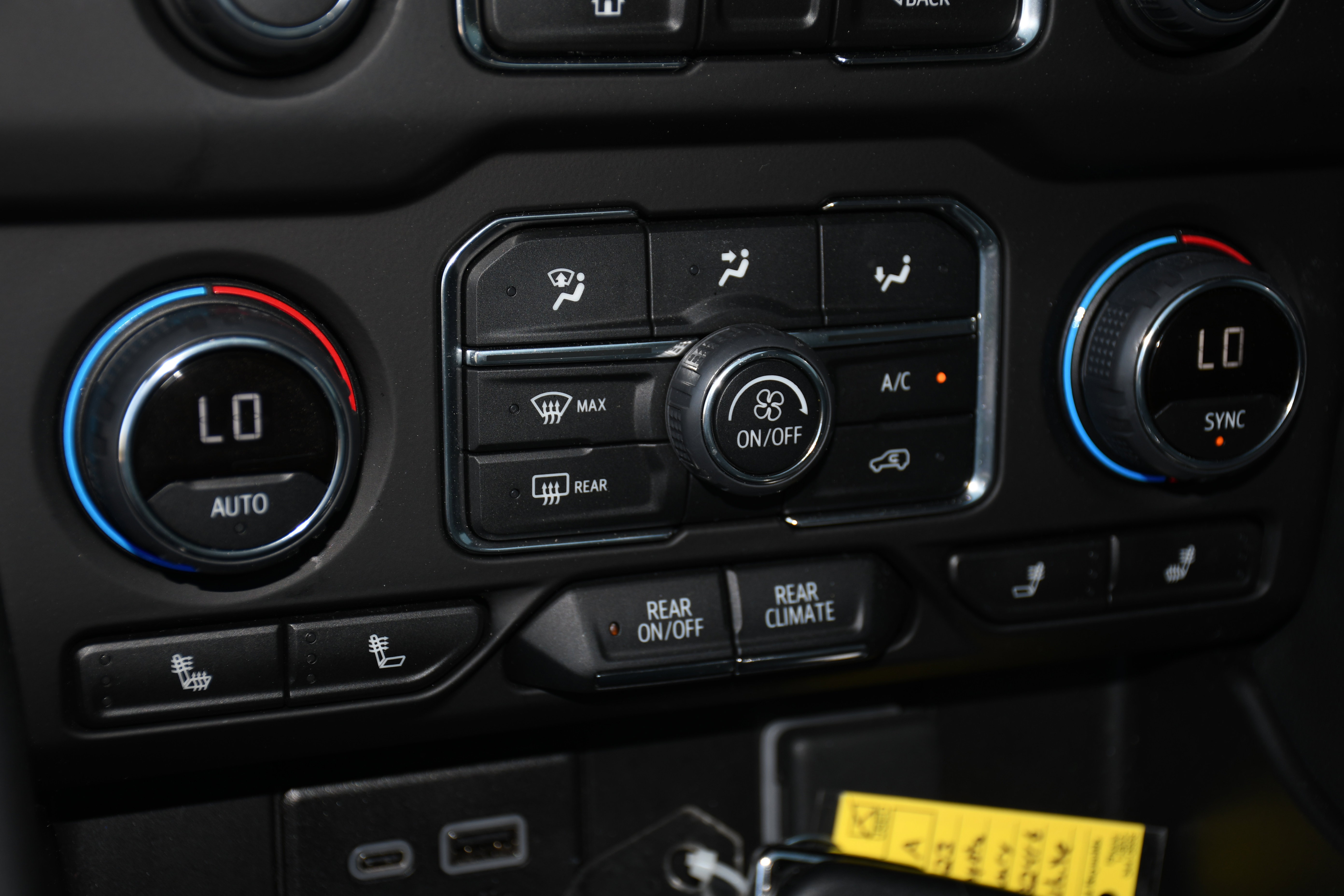 Used 2023 Chevrolet Tahoe Z71 w/ Luxury Package image 15