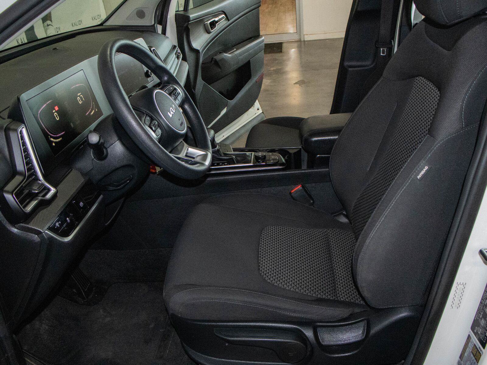 Used 2023 Kia Sportage LX FWD image 7