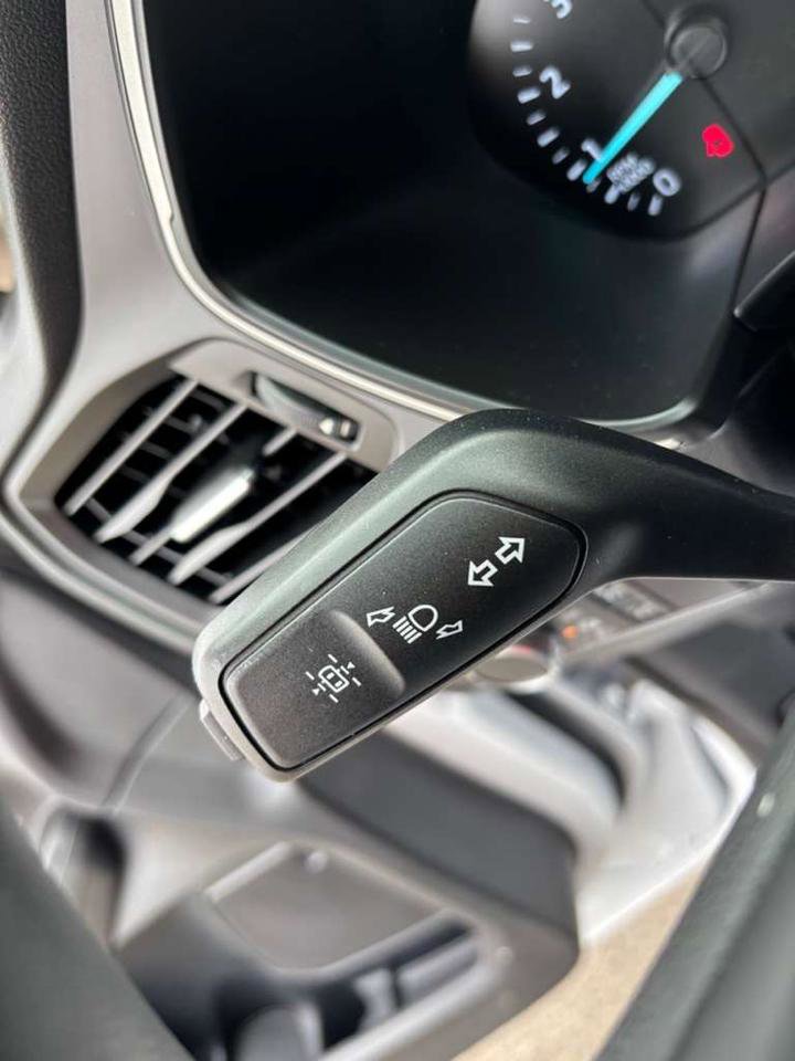 Used 2020 Ford Escape SE image 17