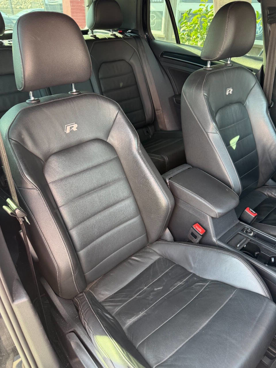 Used 2016 Volkswagen Golf R 4-Door image 2