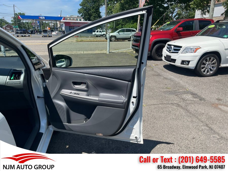 Used 2014 Toyota Prius V Five FWD image 38