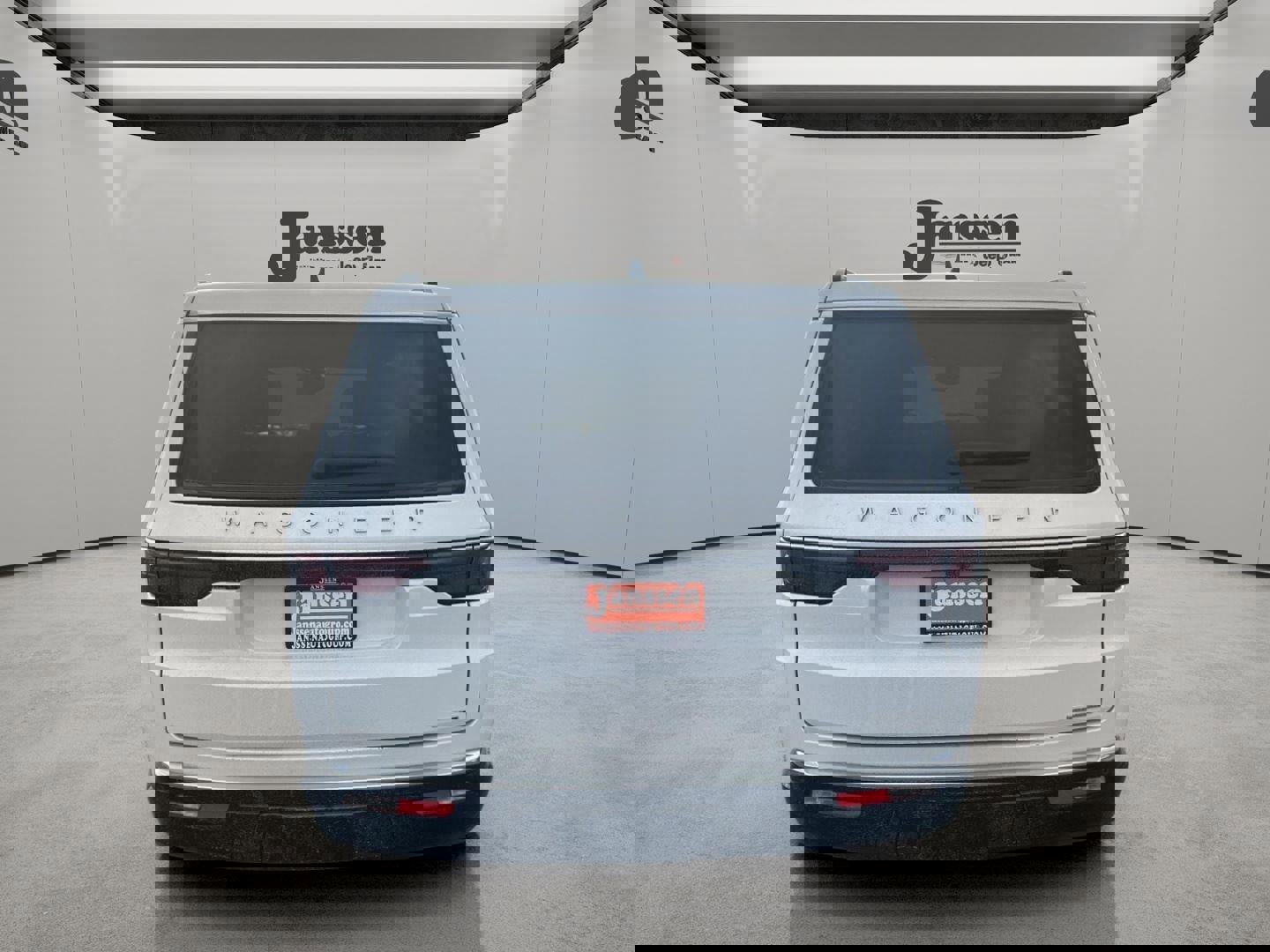 Used 2024 Jeep Wagoneer Series III AWD/4WD image 3