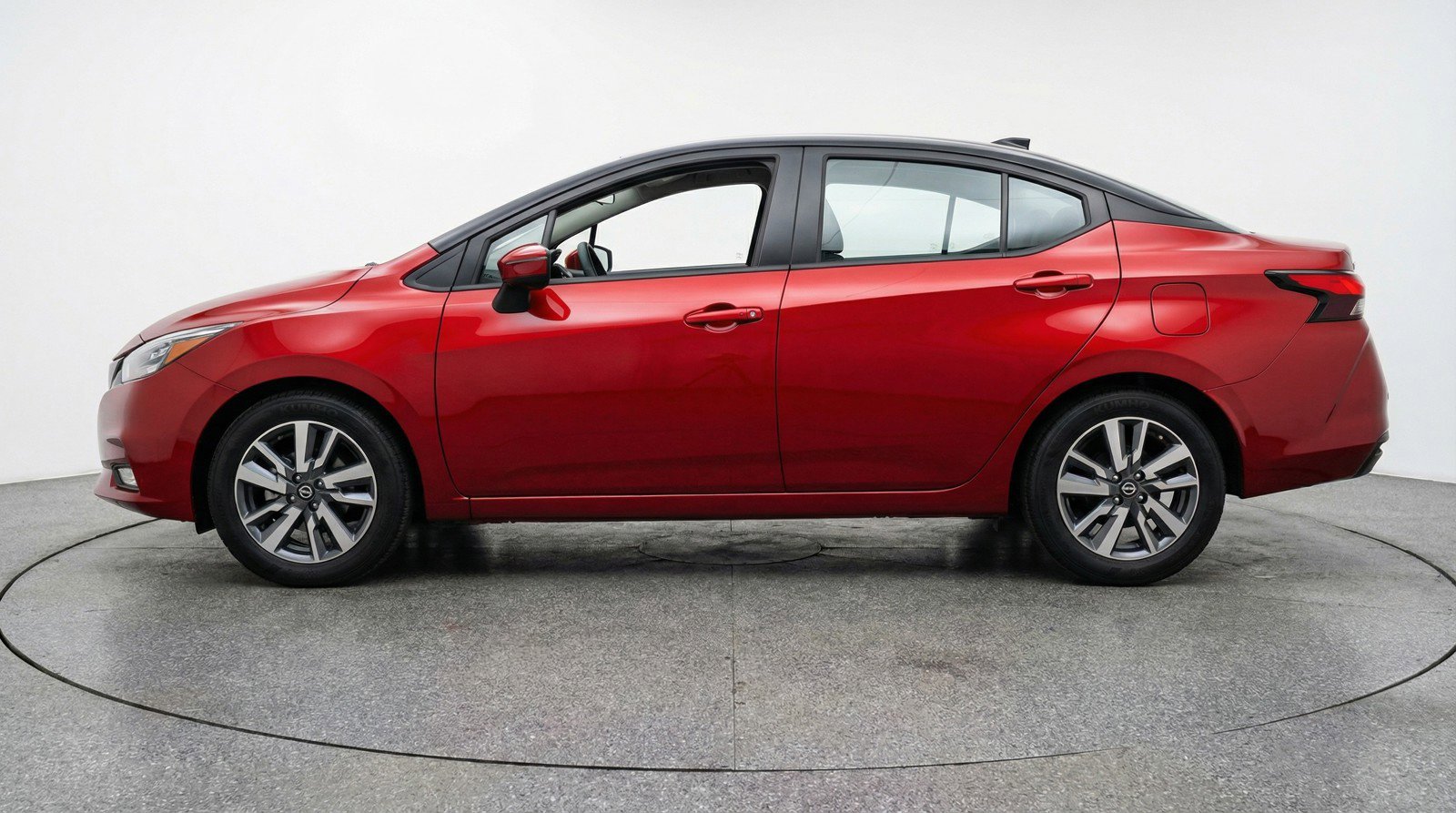 Used 2025 Nissan Versa SV FWD image 5
