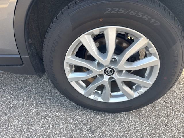 Used 2020 Nissan Rogue SV image 5