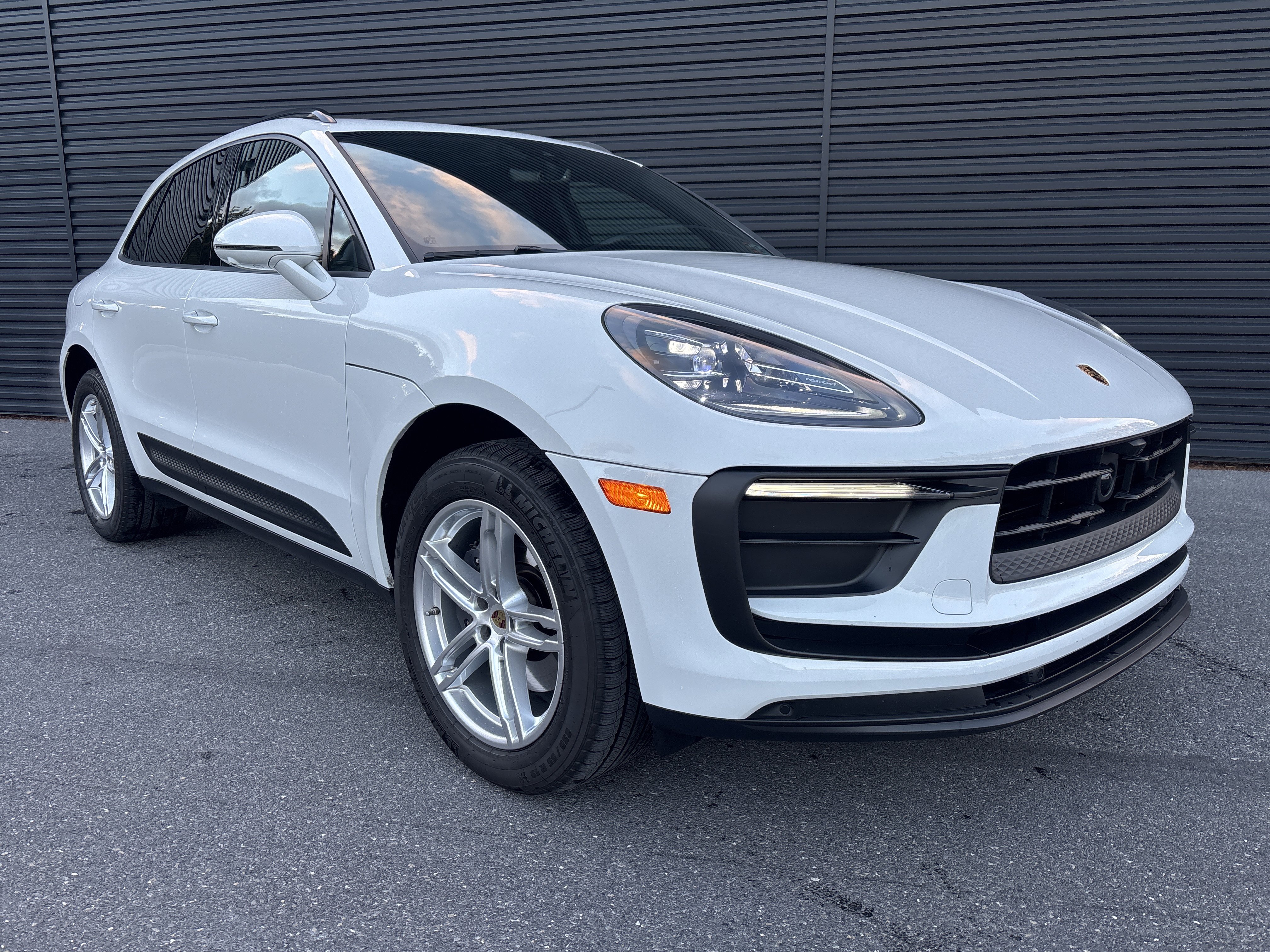 Certified 2025 Porsche Macan image 8