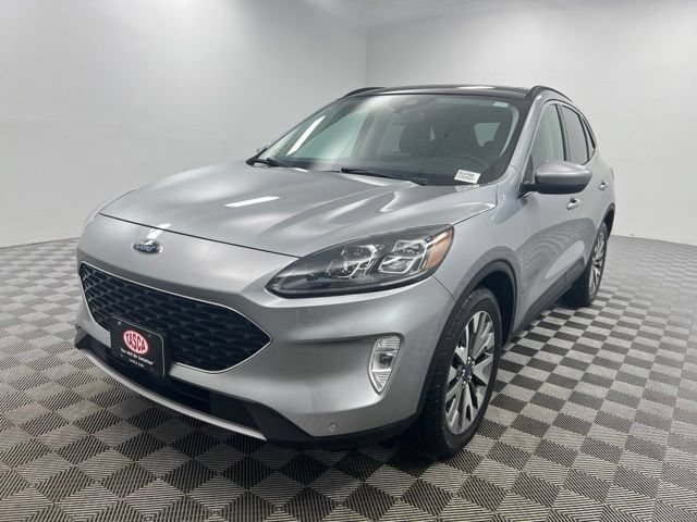Used 2022 Ford Escape Titanium w/ Class II Trailer Tow Package AWD/4WD image 2