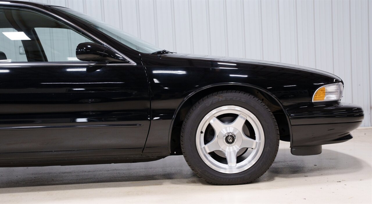 Used 1996 Chevrolet Impala SS RWD image 27