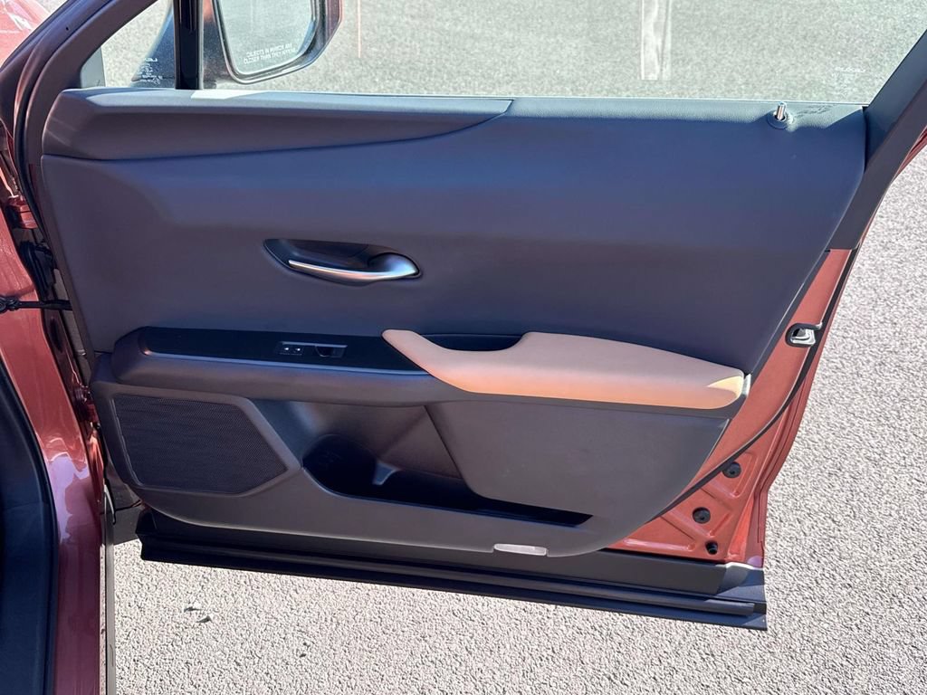 Used 2025 Lexus UX 300h AWD w/ Accessory Package (Z1) image 18