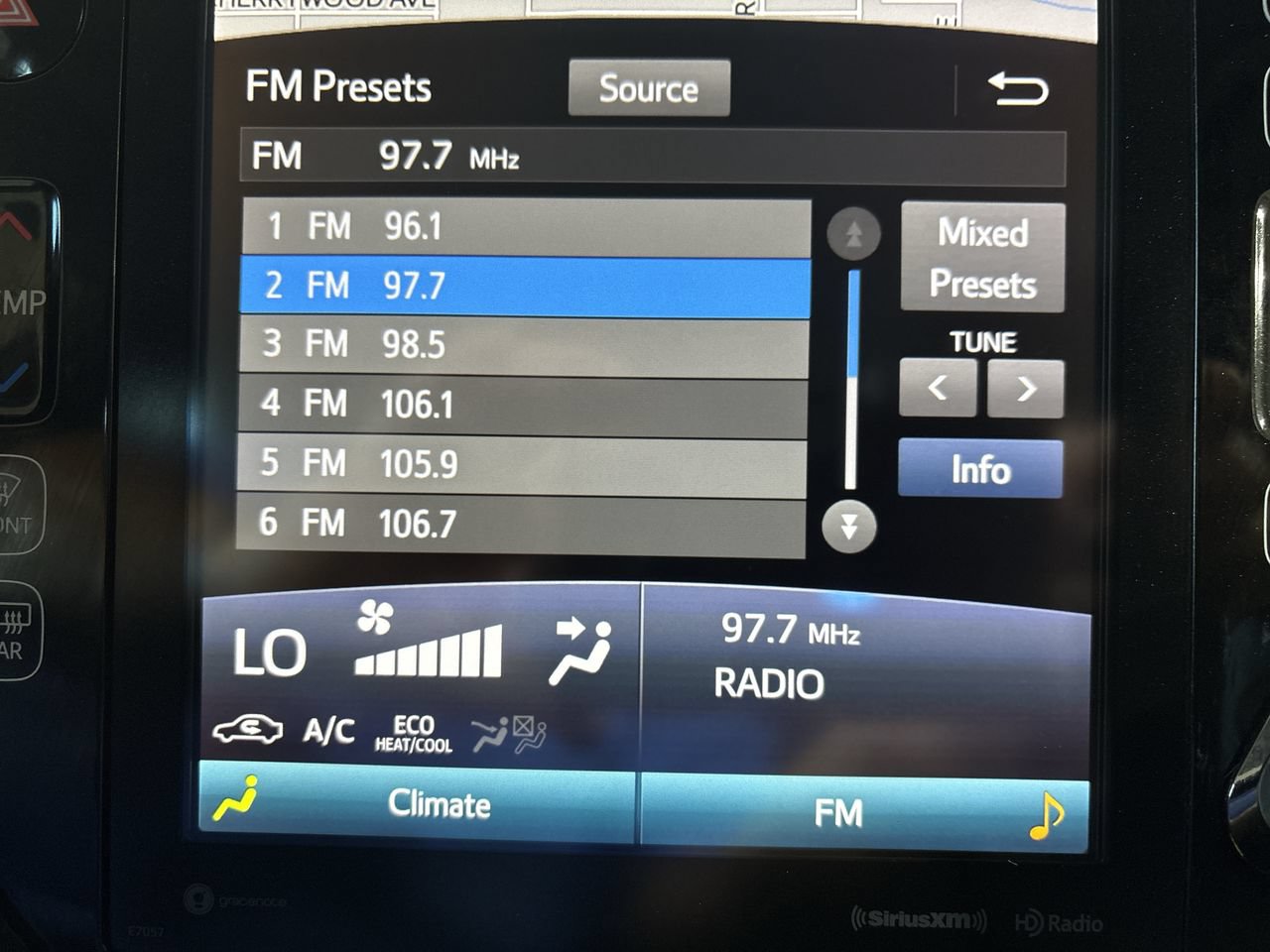 Used 2021 Toyota Prius Prime XLE w/ Carpet Mat Package (TMS) FWD image 17
