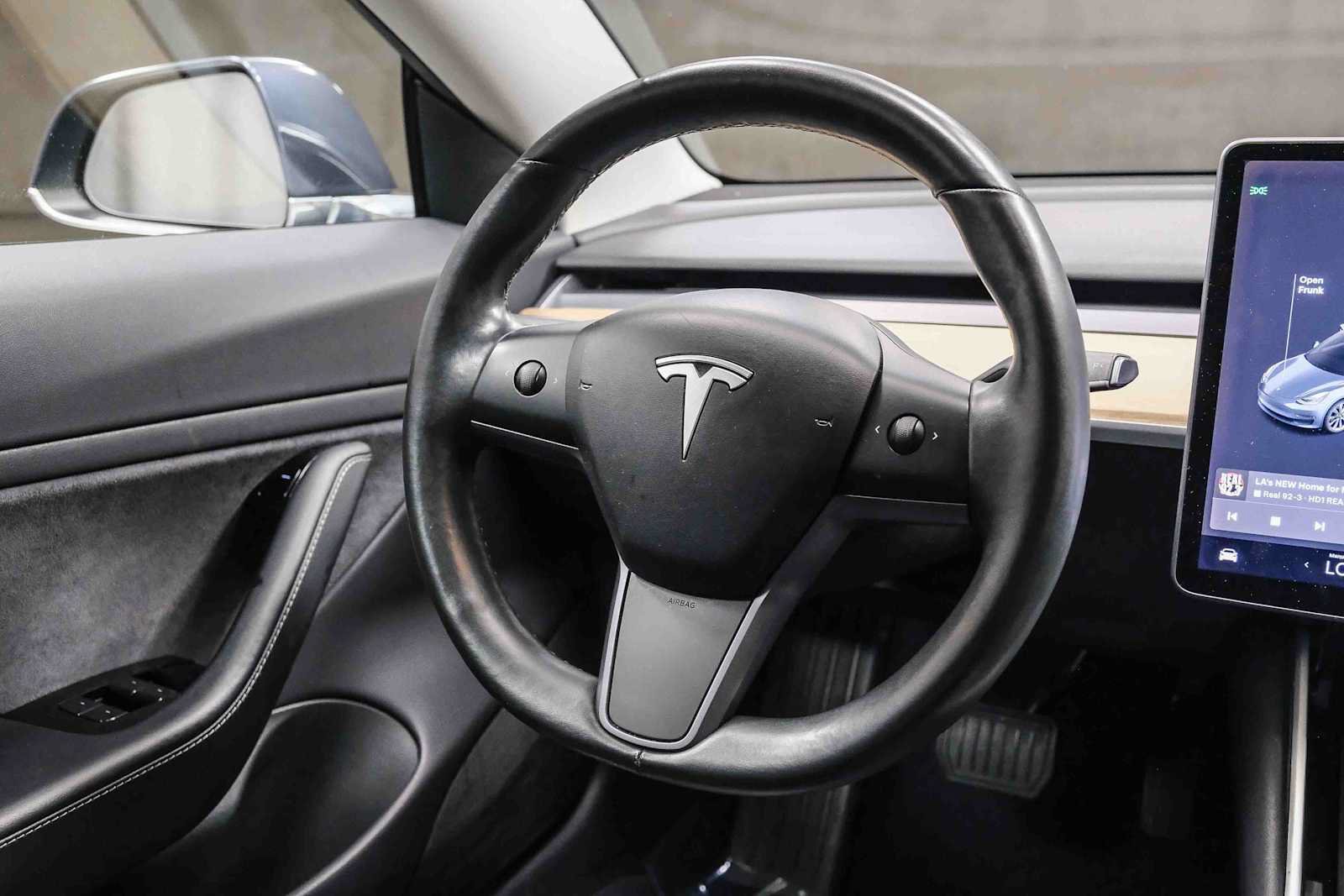 Used 2018 Tesla Model 3 Long Range RWD image 17