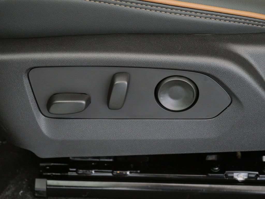 New 2026 GMC Canyon AT4 w/ Technology Plus Package AWD/4WD image 11