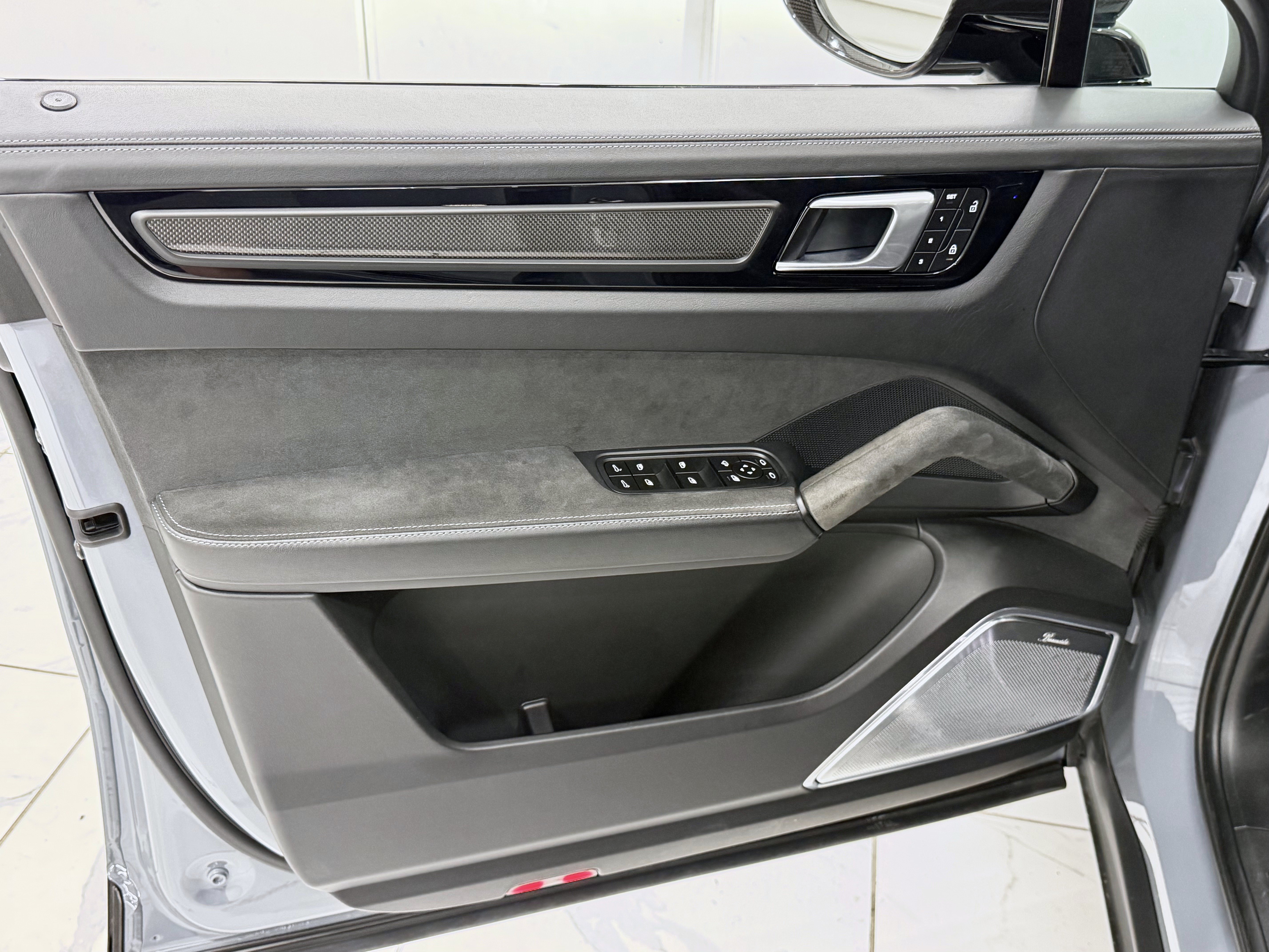 Certified 2022 Porsche Cayenne Turbo GT AWD/4WD image 32