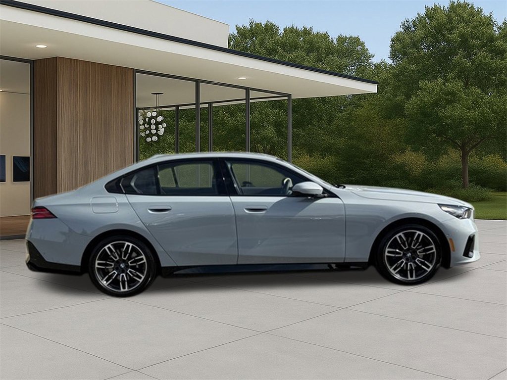 Used 2025 BMW 530i xDrive w/ M Sport Package image 7