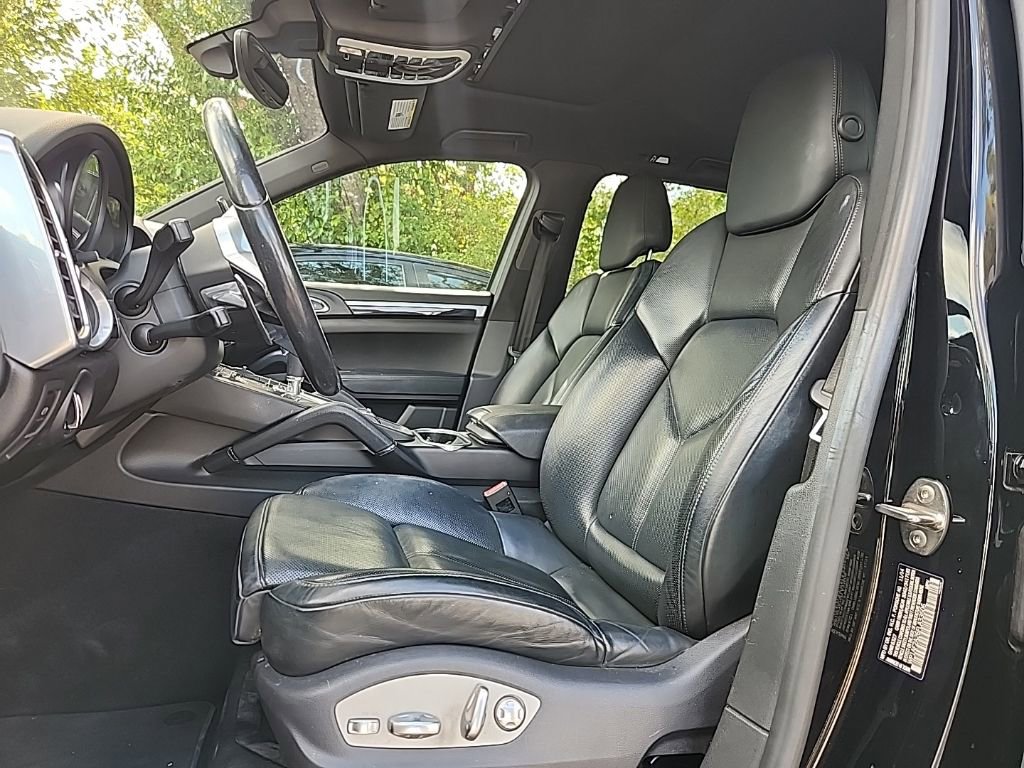 Used 2015 Porsche Cayenne Diesel AWD/4WD image 2