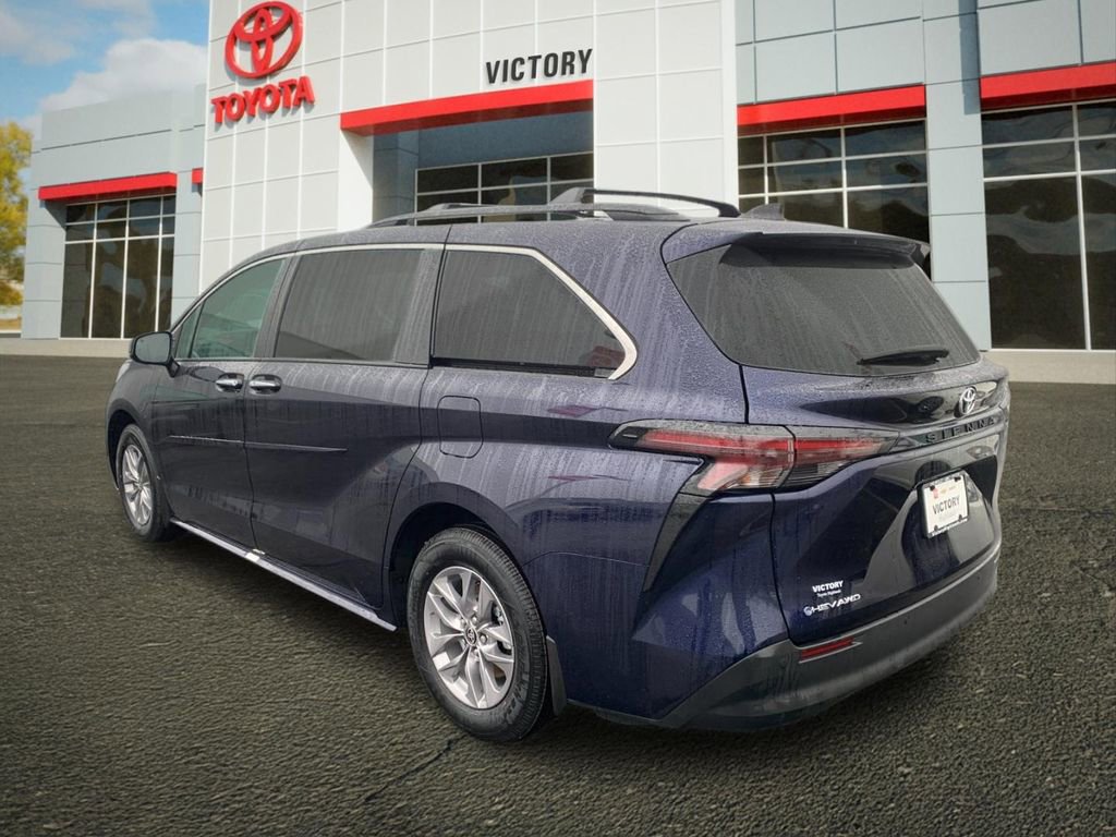 New 2026 Toyota Sienna XLE image 5