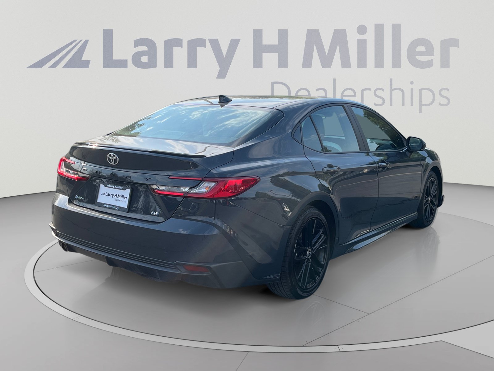 Used 2025 Toyota Camry SE FWD image 5