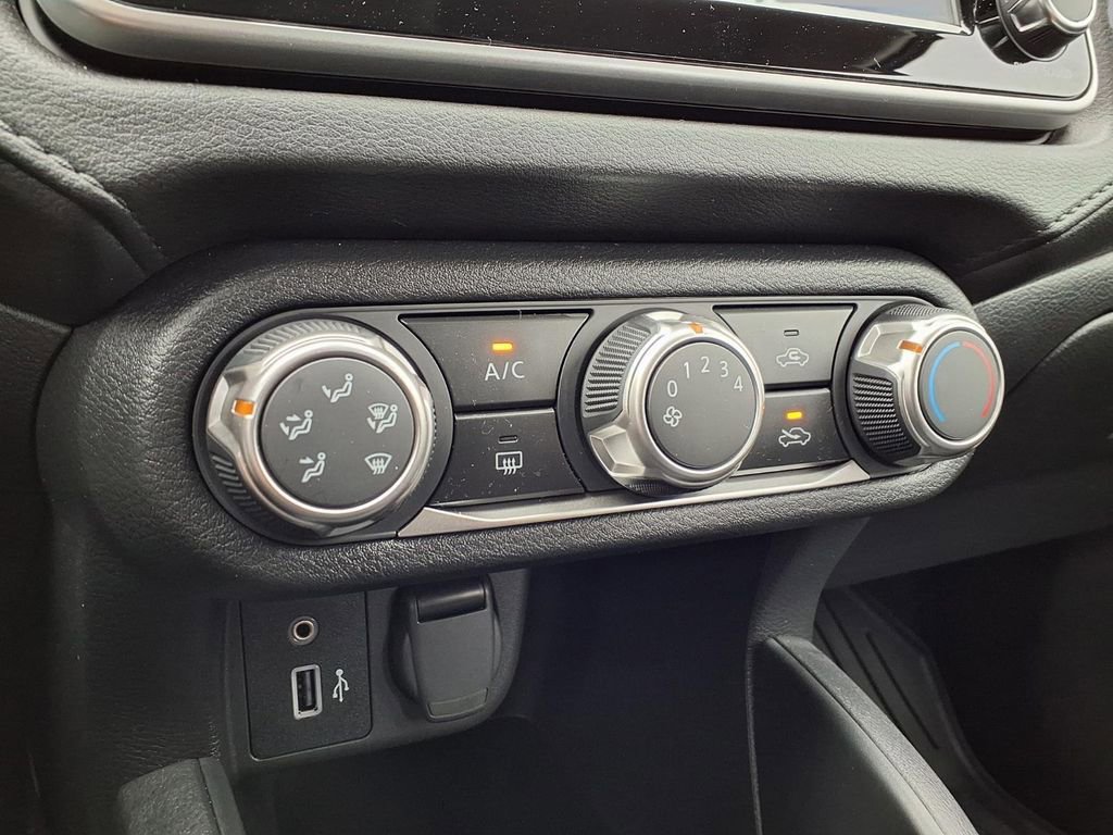 Used 2025 Nissan Versa S w/ Trunk Package image 9