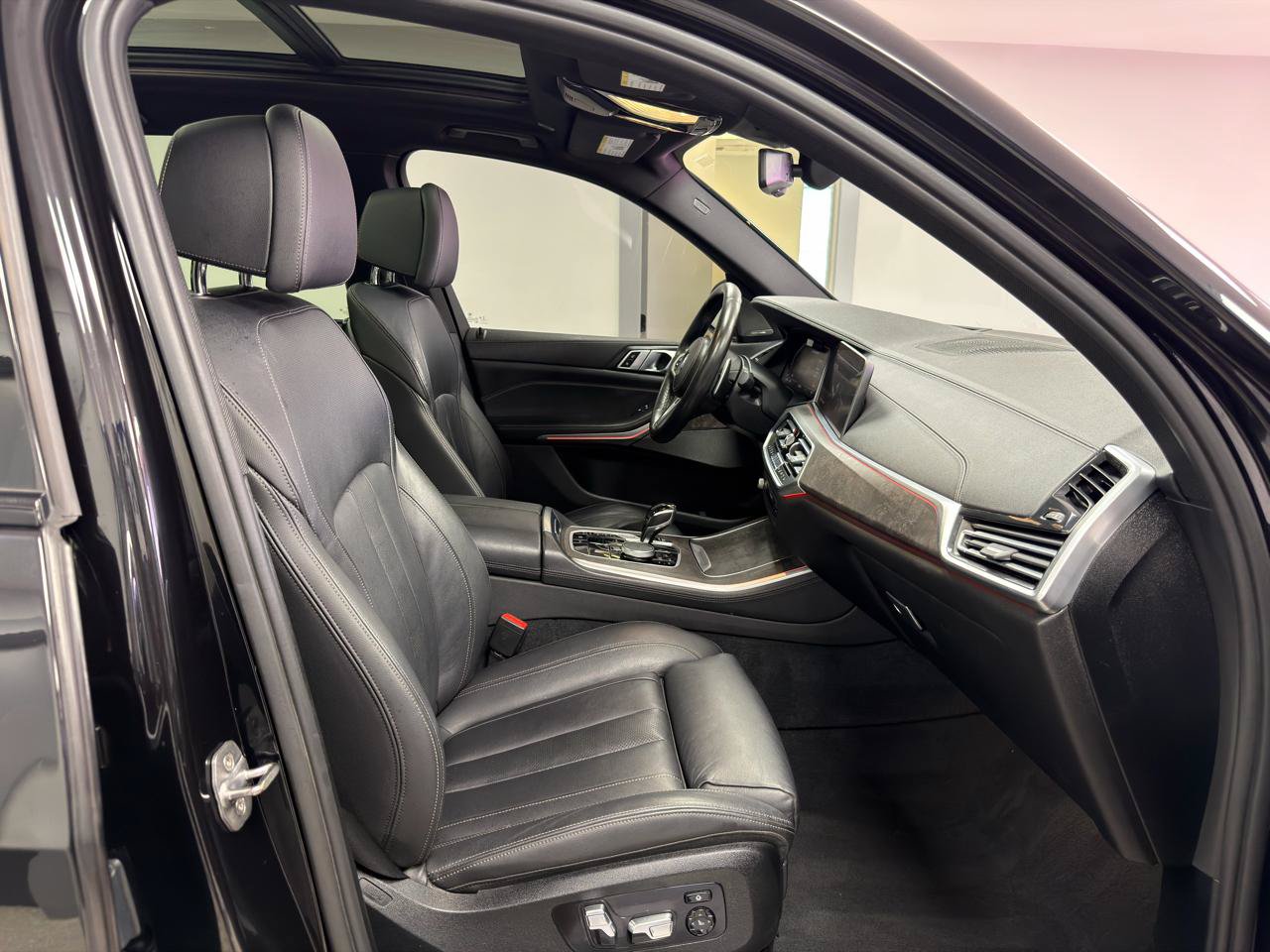 Used 2020 BMW X5 M50i AWD/4WD image 10