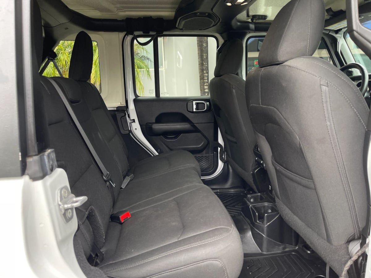 Used 2019 Jeep Wrangler Unlimited Sahara AWD/4WD image 22