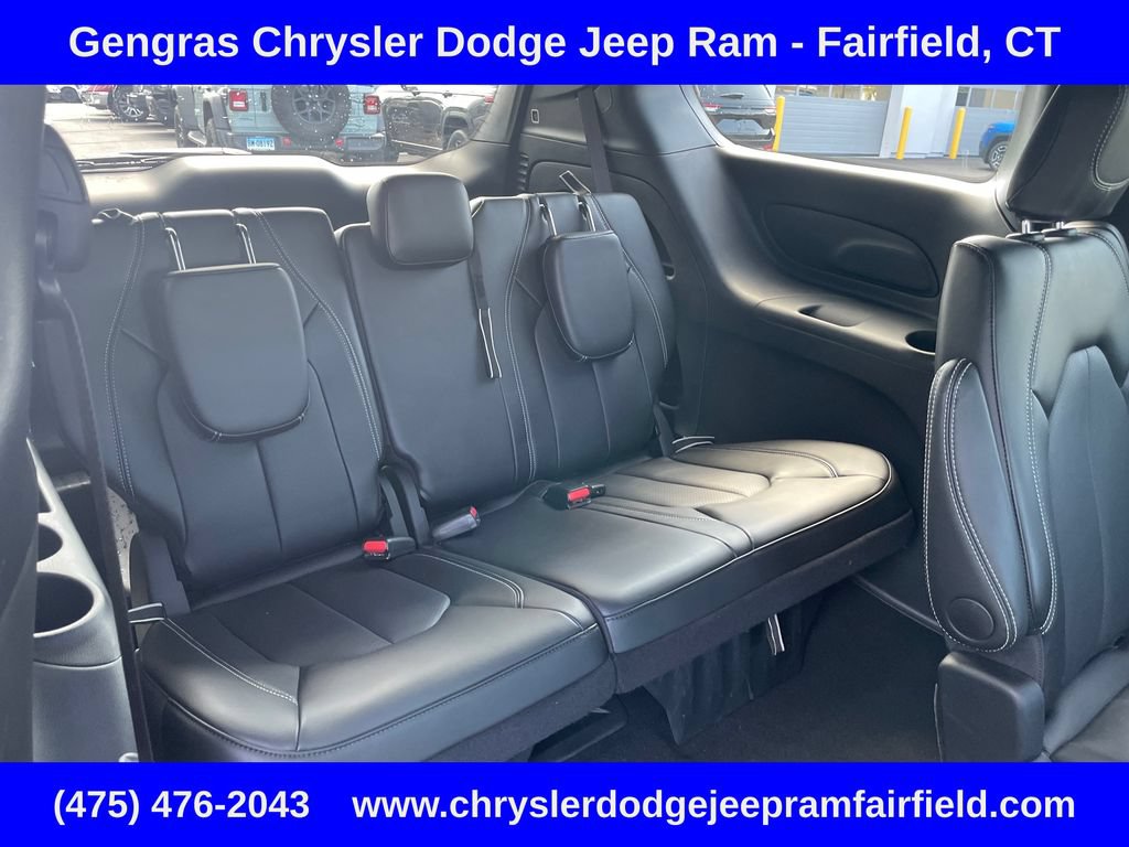 Certified 2024 Chrysler Pacifica Touring-L w/ S Appearance Package AWD/4WD image 31
