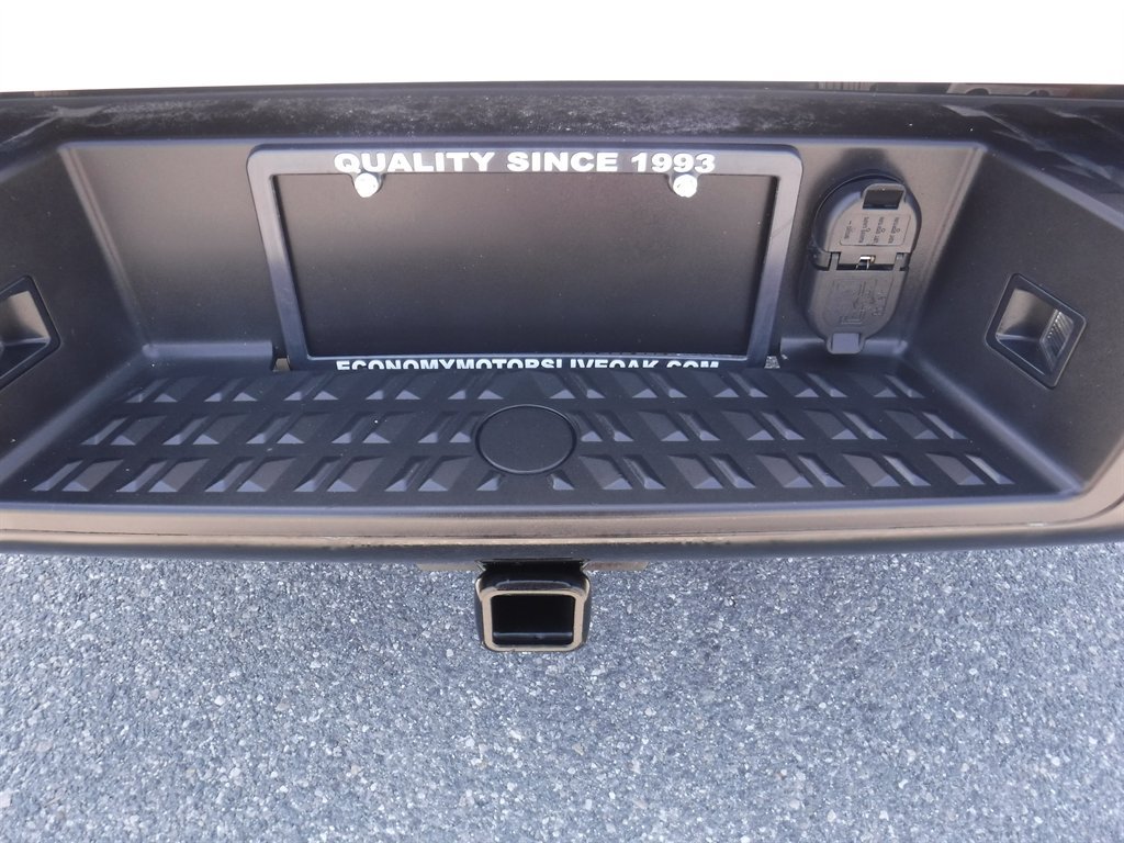 Used 2022 Nissan Titan S RWD image 8