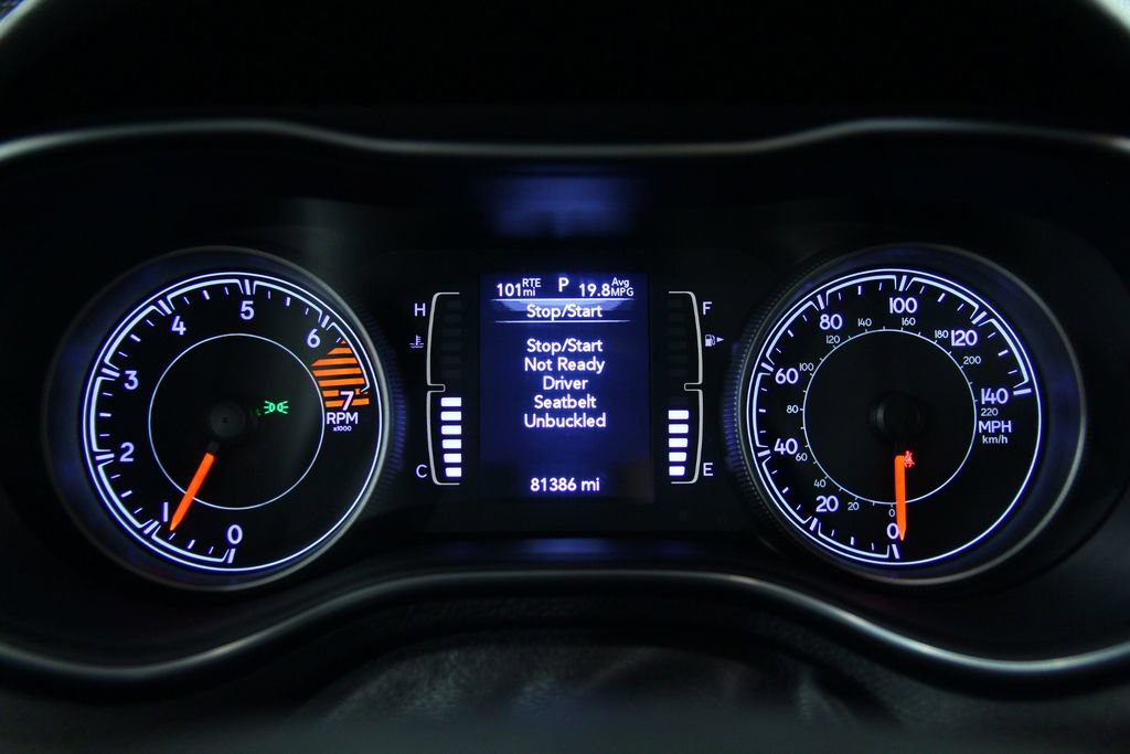 Used 2019 Jeep Cherokee Latitude Plus w/ Cold Weather Group AWD/4WD image 13