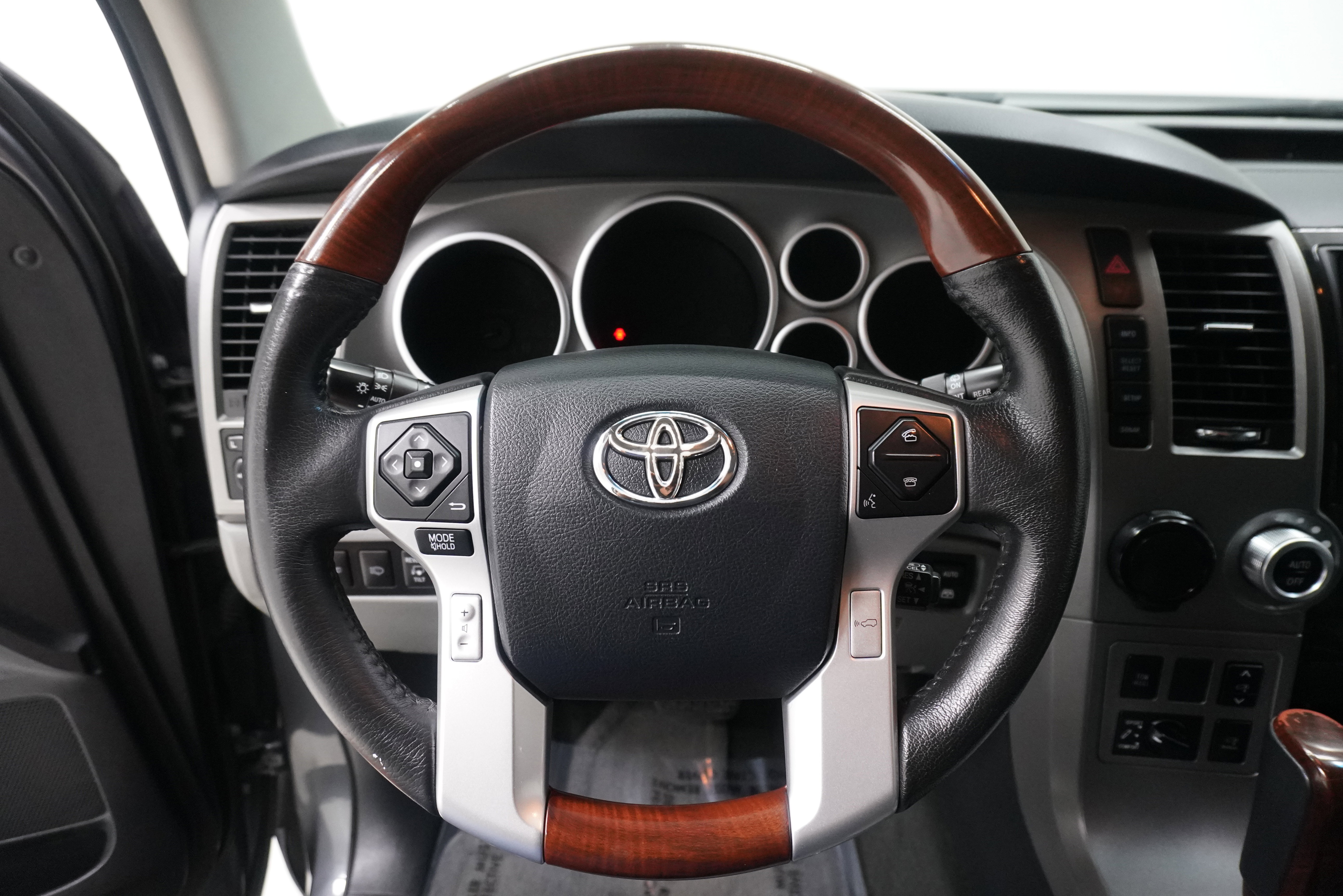 Used 2015 Toyota Sequoia Platinum image 21
