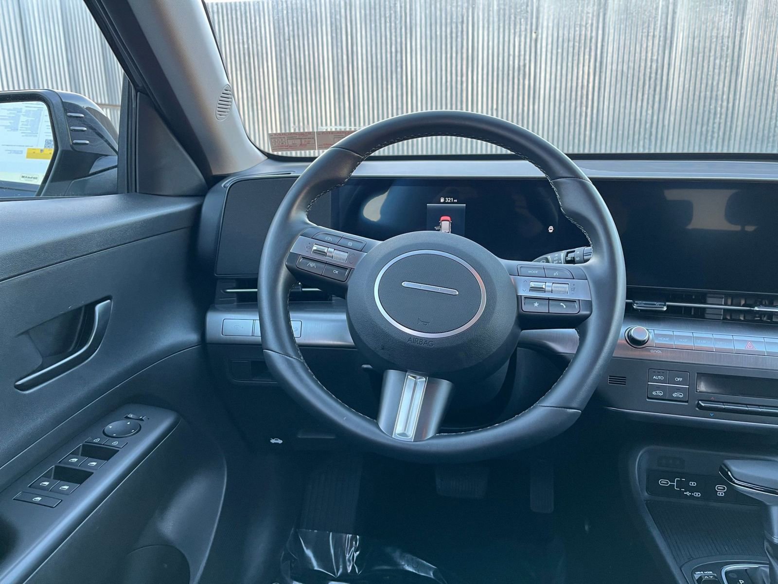 Used 2025 Hyundai Kona SEL image 28