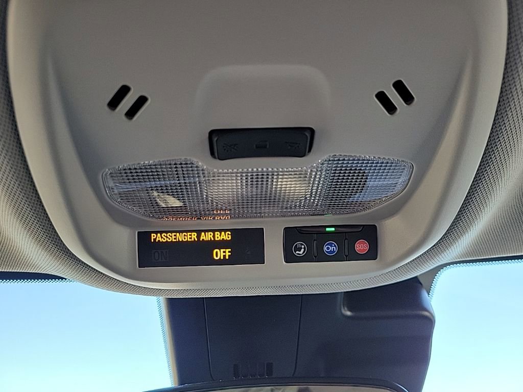 Used 2025 Chevrolet Trax LT w/ LT Convenience Package image 18