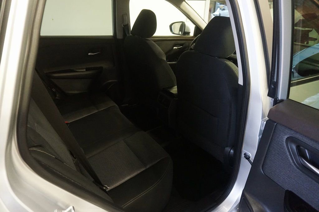 Used 2023 Nissan Rogue SV image 21