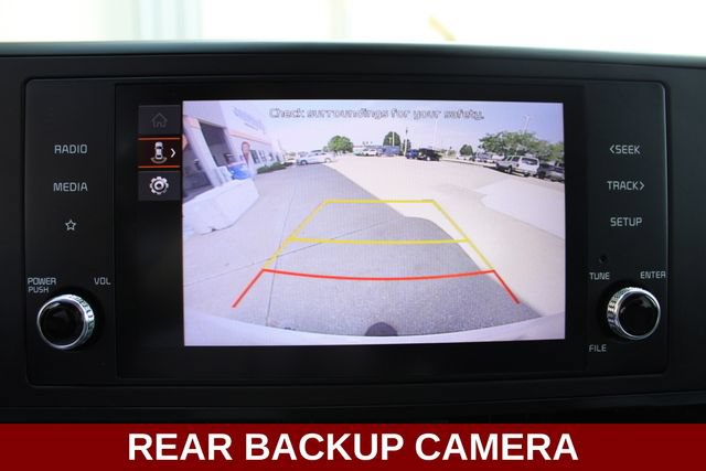 Used 2023 Kia Carnival LX FWD image 4