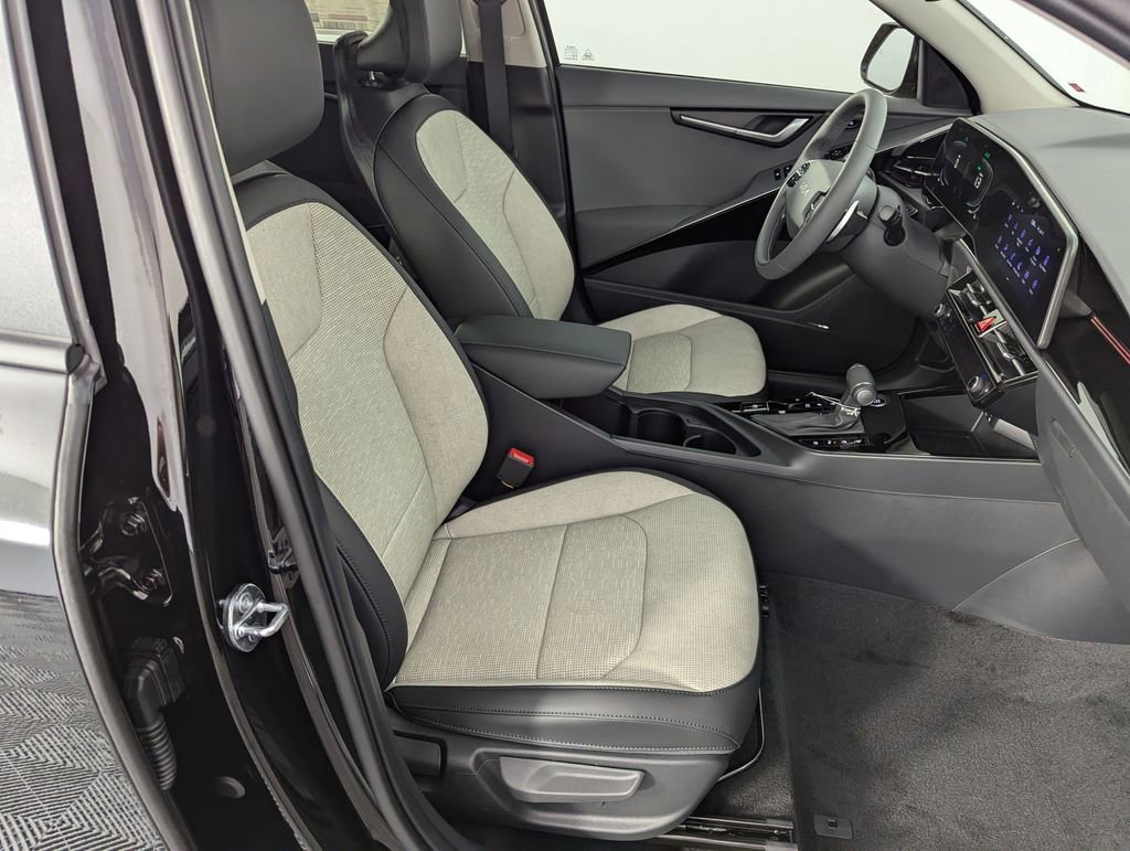 New 2025 Kia Niro SX image 38
