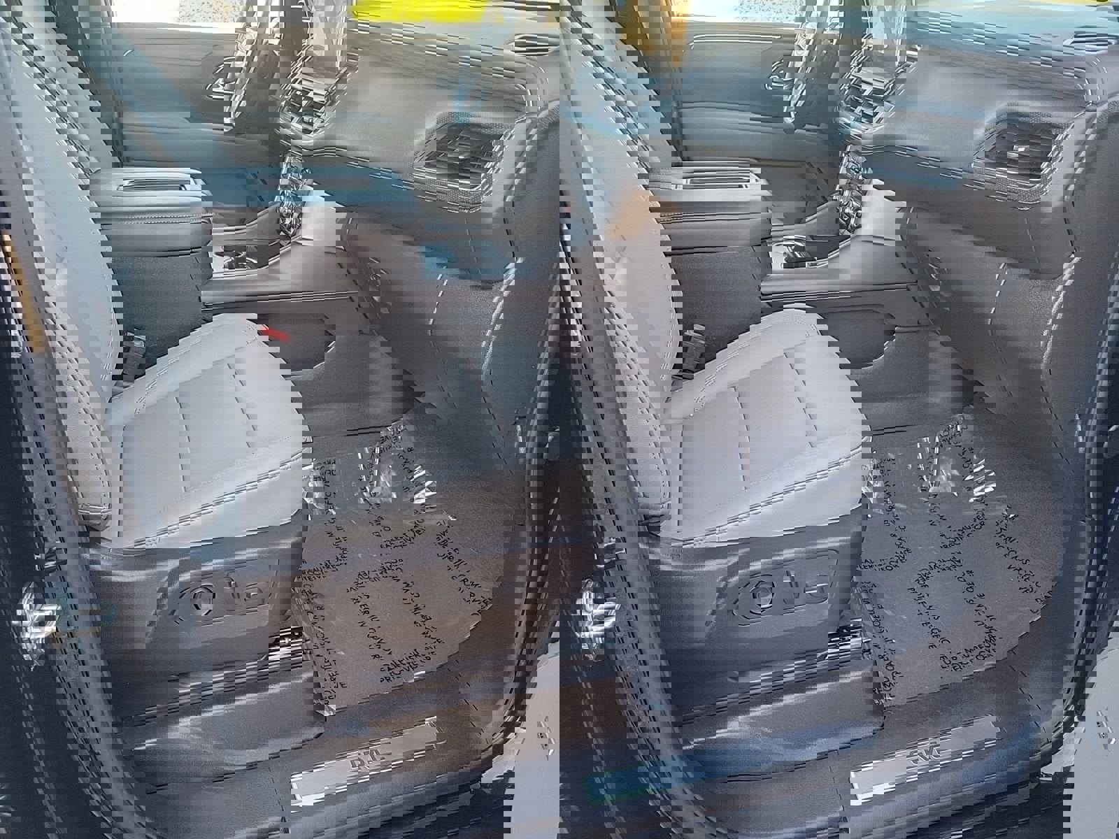 Used 2023 GMC Yukon SLT w/ SLT Luxury Package image 13