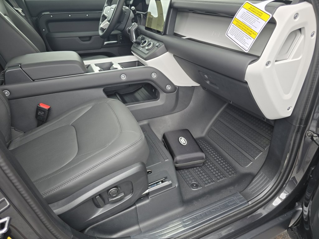 New 2025 Land Rover Defender 110 X-Dynamic SE image 29