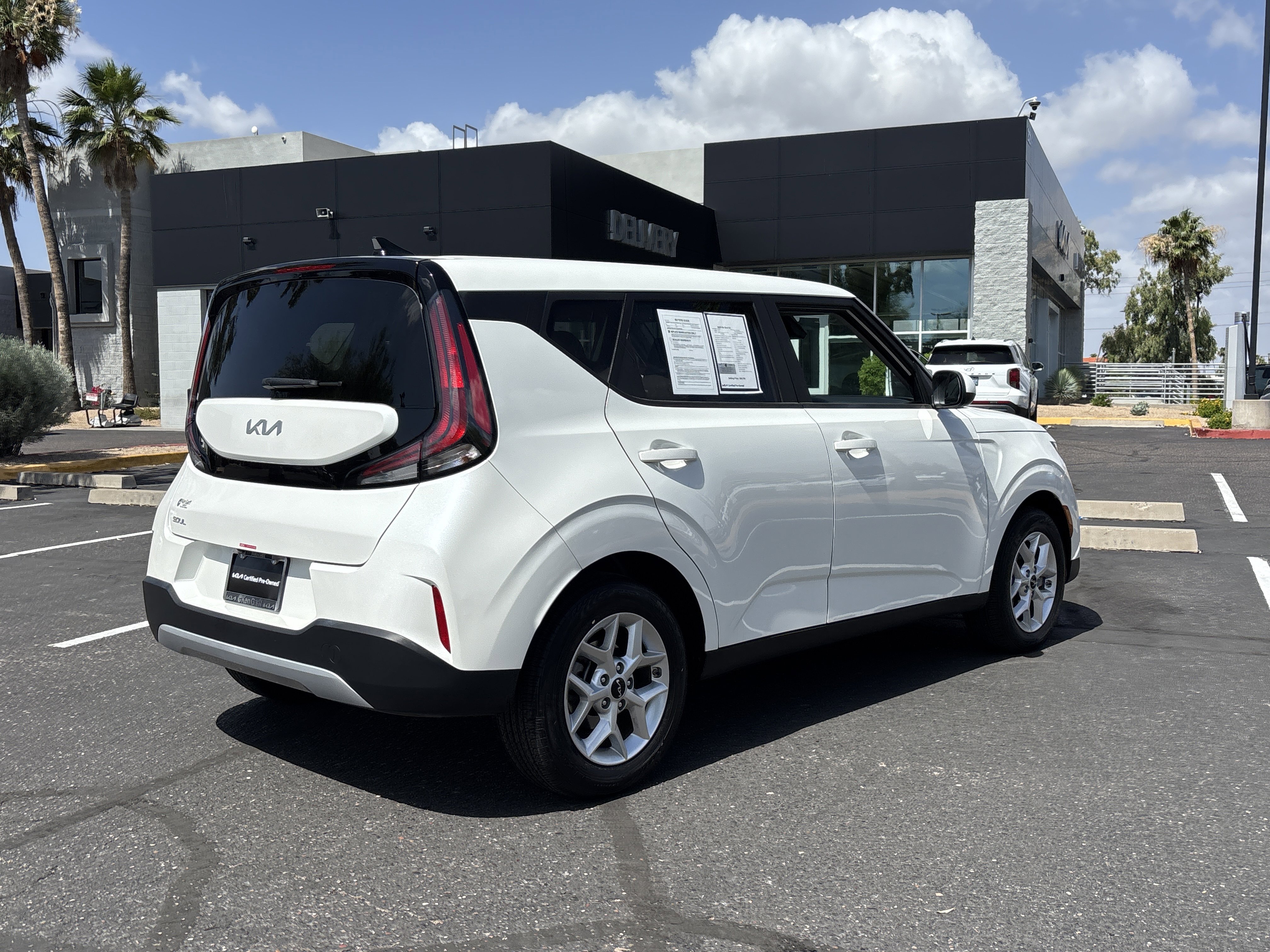 Certified 2025 Kia Soul LX w/ LX Technology Package FWD image 3