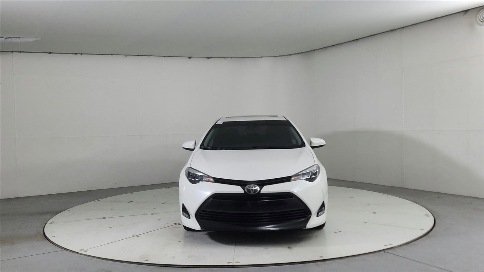 Used 2017 Toyota Corolla XLE FWD image 2