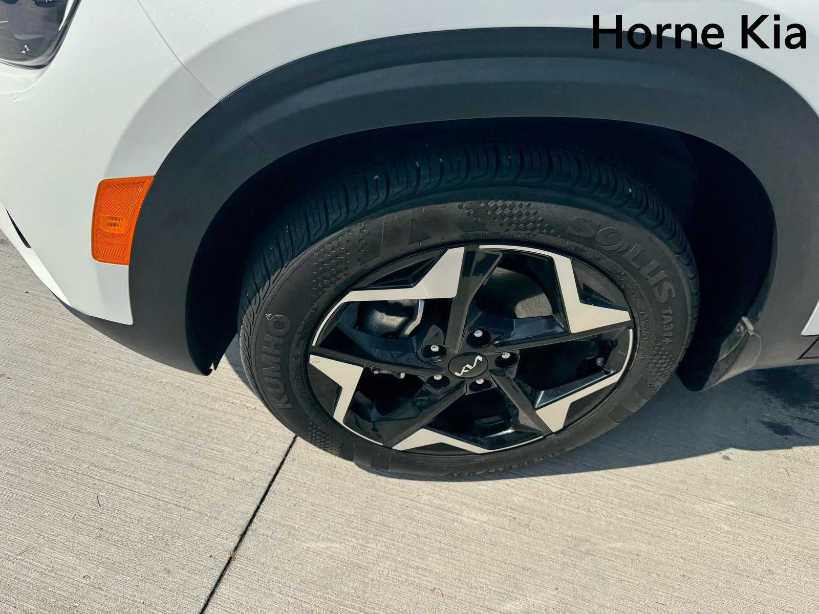 Certified 2024 Kia Seltos EX FWD image 8