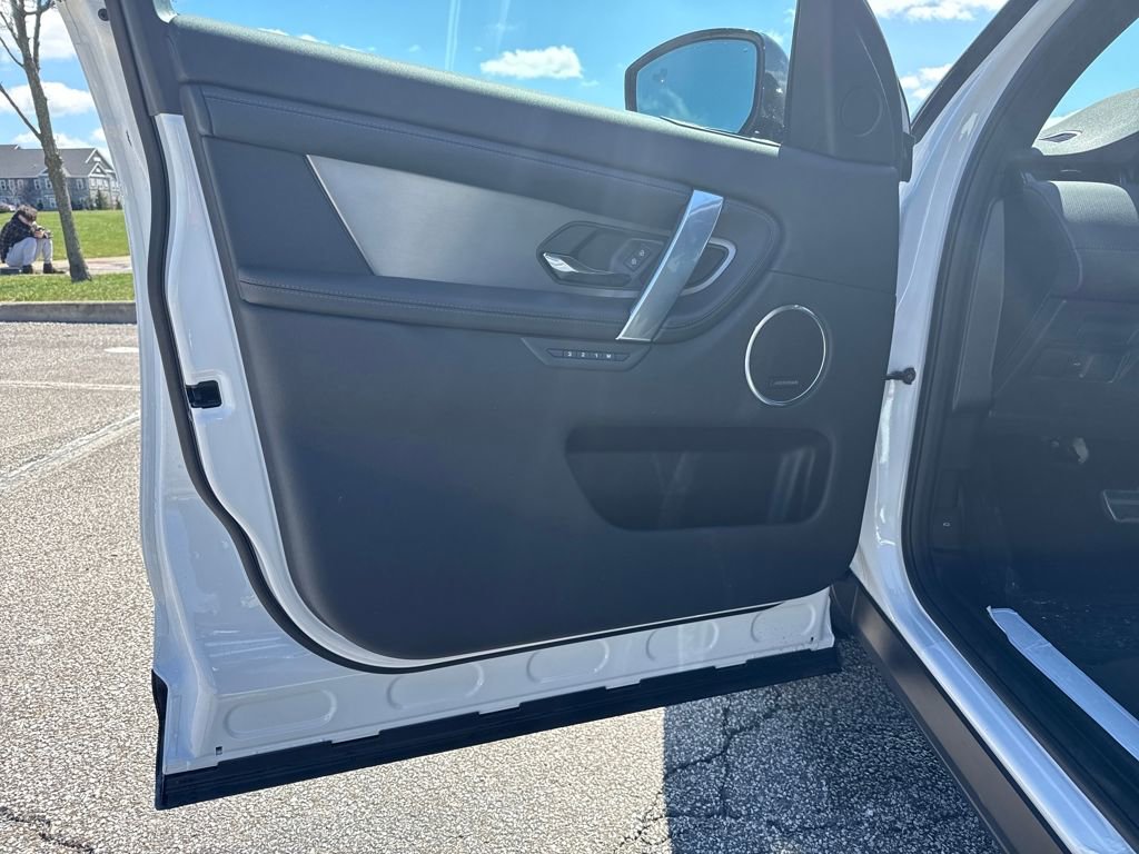 New 2026 Land Rover Discovery Sport Landmark AWD/4WD image 10
