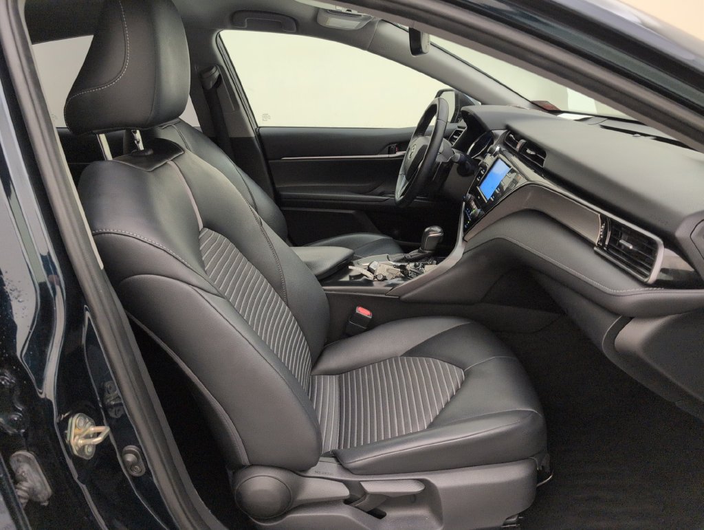 Used 2020 Toyota Camry SE w/ Convenience Package FWD image 15